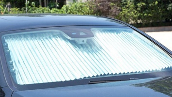 Автоэксперты рассказали, чем опасны солнцезащитные экраны в автомобиле
