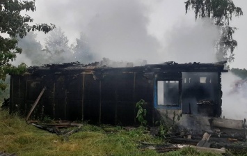 На Житомирщине после удара молнии сгорел жилой дом