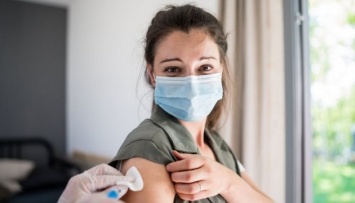 В Греции молодежи будут предлагать 150 евро за вакцинацию