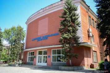 В запорожском Соцгороде сохранилось здание единственной в Украине школы-гиганта - фото