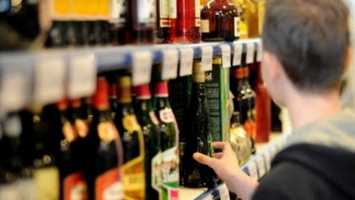 В Энергодаре продавщица заплатит штраф за продажу пива несовершеннолетней
