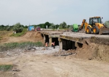 Не отвечает требованиям: на запорожской трассе перестроят мост