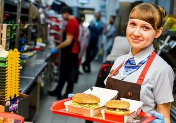 Без Макдрайва, но с роботом: в Запорожье открылся третий McDonald&rsquo;s