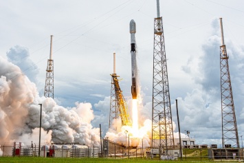 SpaceX вывела на орбиту 88 небольших спутников в рамках миссии Transporter-2 - и завершила первое полугодие 2021 года с 20 успешными запусками