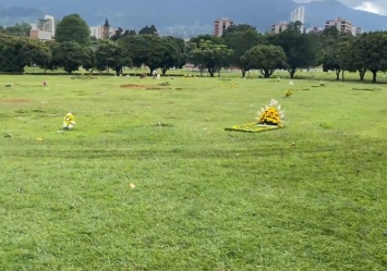 Без оградок и венков: заммэра Днепра показал, как выглядят кладбища в Колумбии