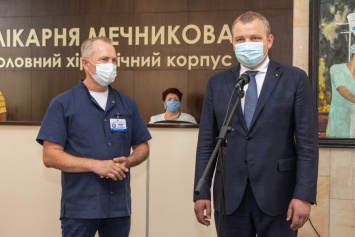 Т​рое врачей ОКБ им. Мечникова получили звание «Заслуженный врач Украины»