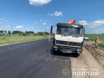 Возле Безлюдовки грузовик наехал на дорожного рабочего