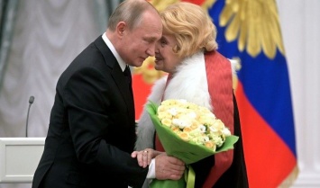 «Надо изгнать торгашей из театра»: Доронина просит Путина о помощи