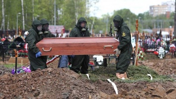 Похоронили втайне: близкий друг МакSим умер от ковида