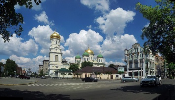 Будет много полиции: в Днепре завтра перекроют Троицкую площадь