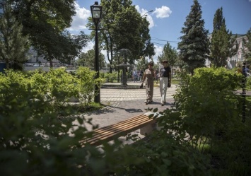 В Киеве обновили сквер возле Михайловской площади: как он теперь выглядит