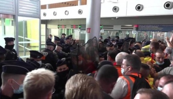 В Париже бастовали работники главных столичных аэропортов