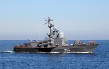 Россия направила ракетный катер на помощь украинскому судну в Черном море
