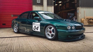 На аукцион выставили уникальное гоночное купе Jaguar X-Type