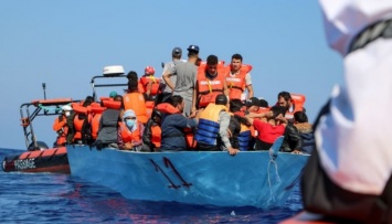 У побережья Туниса потерпело крушение судно с мигрантами, десятки погибших