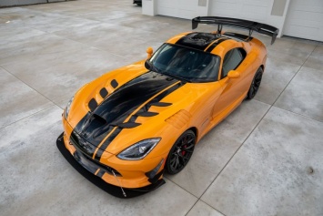 На аукцион выставили 645-сильный трековый Dodge Viper ACR Extreme