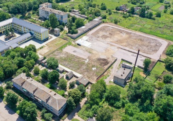 С двумя футбольными полями: в Днепропетровской области для школы строят современный стадион