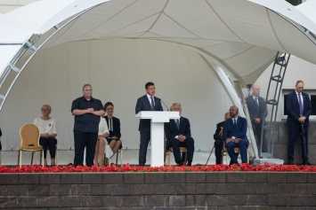 Зеленский выступил в Вильюнюсе по случаю Дня государственности Литвы