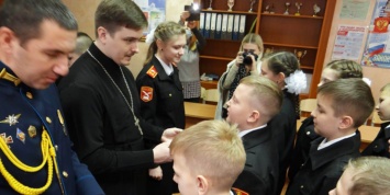 Российских школьников с сентября ждет патриотическое воспитание