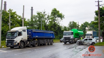 Тройная авария с грузовиком возле "Коксохима" в Днепре: образовалась большая пробка