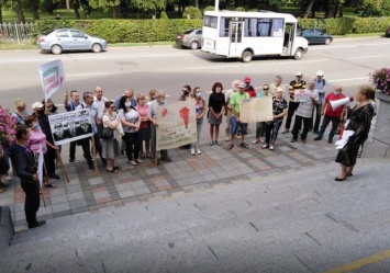 Новый митинг: в Полтаве протестуют против строительства впритык к жилым домам