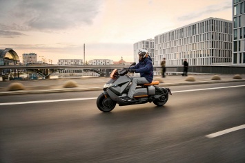 Новый BMW CE 04 - бесшумная революция в городской электрической двухколесной мобильности