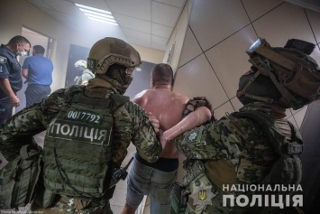 В киевской полиции рассказали о подробностях спецоперации по задержанию стрелка, который ранил полицейского (фото, видео)