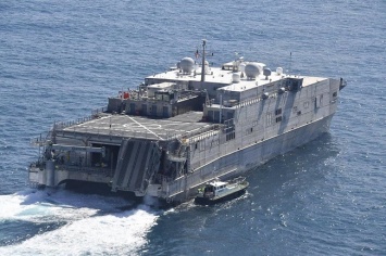 В Черное море идет транспортно-десантный американский корабль