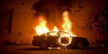 Не только Tesla горит: Toyota Camry взорвалась, и не один раз