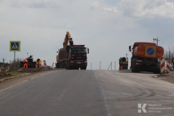 Реконструкцию транзитной дороги в Саках завершат к выходным