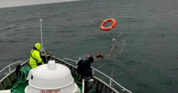 Sea Breeze-2021 - катер пограничников спас одного из парашютистов (ВИДЕО)