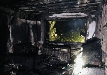 Квартира сгорела дотла: на Космосе во время пожара пострадала женщина