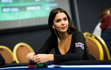 Самая сексуальная финская девушка Сара Шафак стала звездой покера