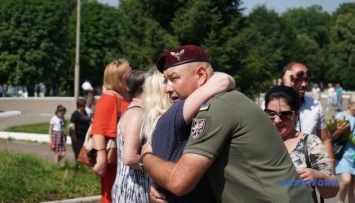 В Черновцах с почестями встретили военных, вернувшихся из зоны ООС