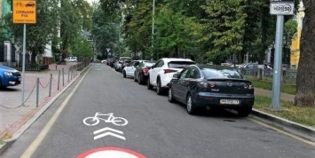 Первая в Украине: в Киеве появилась совместная дорога для велосипедистов и авто