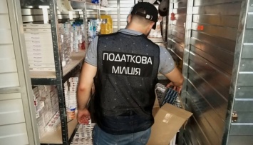 В Киеве ГФС провела 10 обысков у торговцев фальсифицированными сигаретами