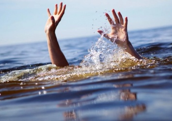 Трагедия: в карьере под Днепром утонула 12-летняя девочка
