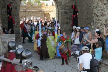В Судакской крепости проходит фестиваль средневековой культуры