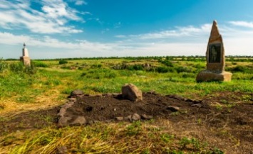​Каменная стела эпохи бронзы, липниная посуда и кости животных: нашли археологи в поселке Токовское