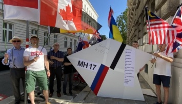 Под посольством РФ в Вене напомнили об ответственности Москвы за крушение MH17