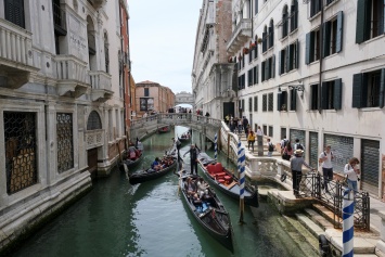 Крупным круизным судам запретили заходить в центр Венеции