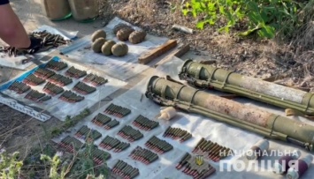 Возле автотрассы Одесса - Киев обнаружили схрон с гранатометами и боеприпасами