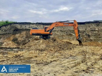 Оползень посреди трассы Киев-Одесса: водители, будьте не чеку!