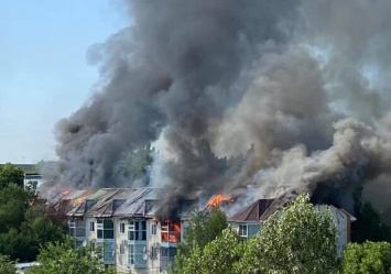 Дым, сирена и масштабный пожар: в Мелитополе горел коттедж мэра