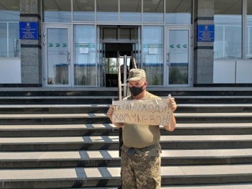 В Северодонецке прошел одиночный пикет (фото, видео)