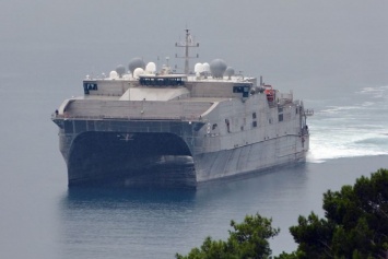 Быстроходный десантный корабль США Yuma покинул акваторию Черного моря