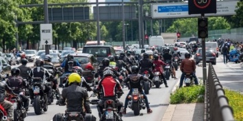 Немецкие мотоциклисты протестуют против ограничений скорости и запретов