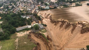 Количество погибших от наводнения в Германии превысило 100 человек