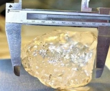 В Африке нашли огромный алмаз весом более 1000 каратов