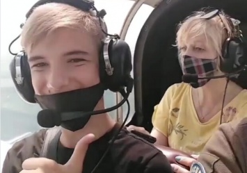 Принес воды пожарным: харьковский школьник получил в награду полет на самолете